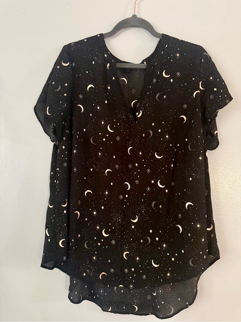 Torrid Celestial Moon & Star Georgette Hi-Low V-Neck Blouse - Plus Size 1X